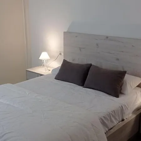 Apartamento Casco Antiguo * フエンヒロラ