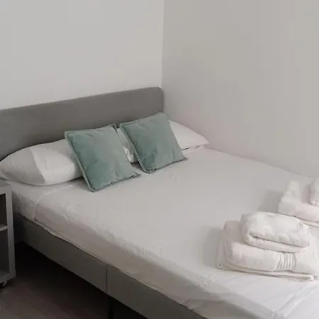 Apartamento Casco Antiguo * フエンヒロラ