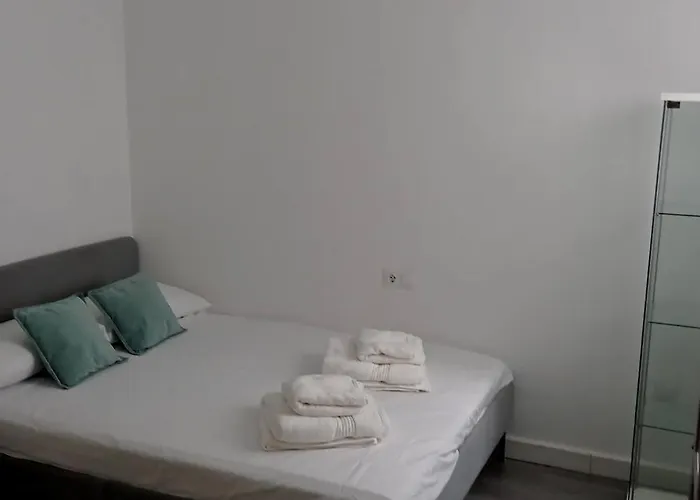 Apartamento Casco Antiguo * פואנגירולה